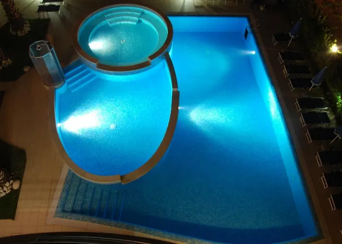 Mare Blu アパートホテル